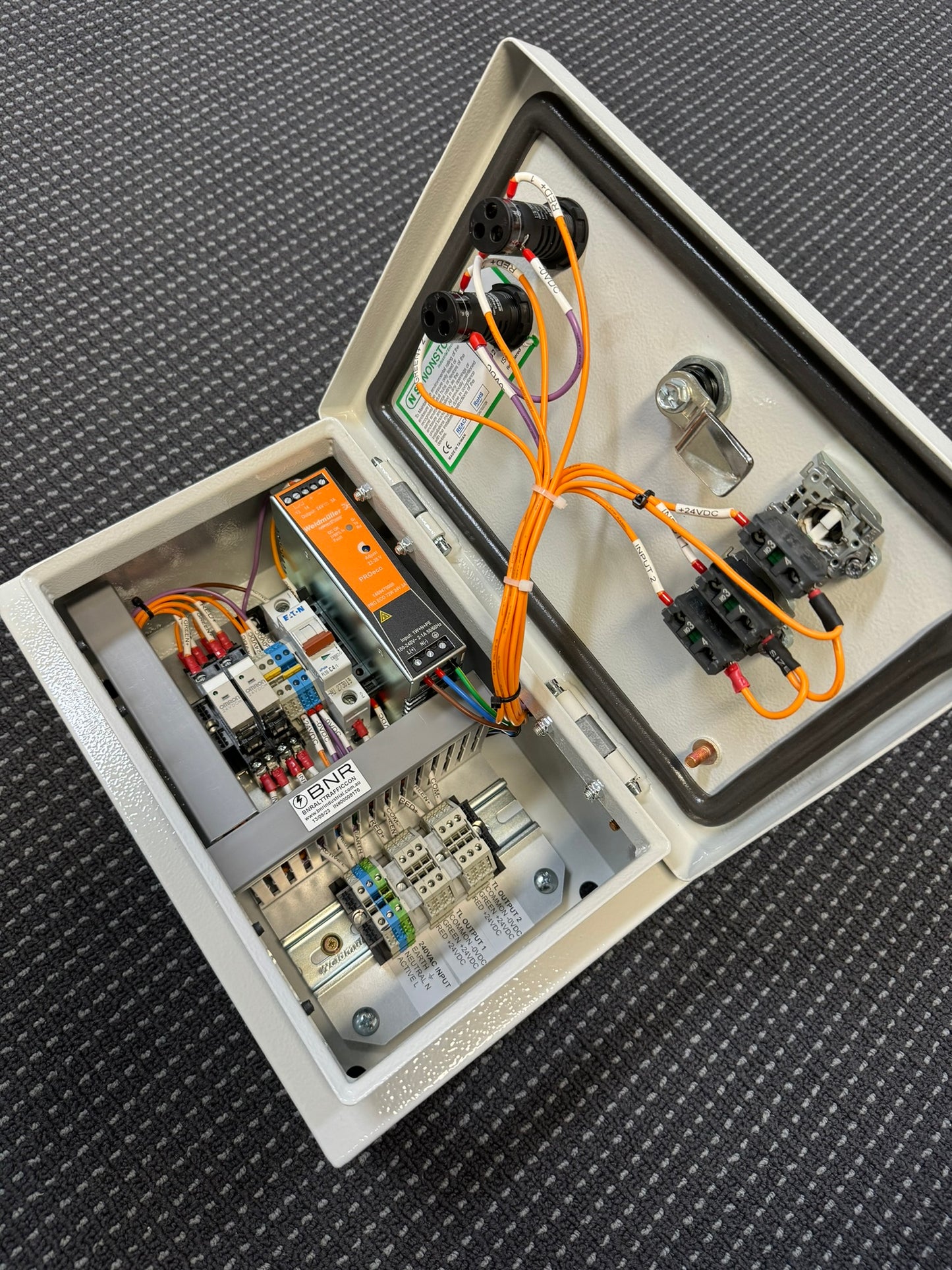 Alternating Traffic Light Controller 24VDC Output, Version 2 - 2 Traffic Lights Traffic Lights BNR - BNR Industrial Automation